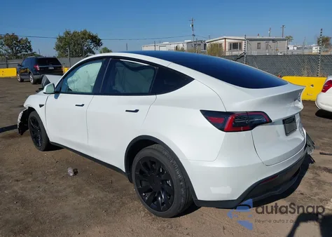 2022 Tesla Model Y Long Range Dual Motor All-Wheel Drive z USA, uszkodzony, nr VIN 7SAYGDEE8NF363362